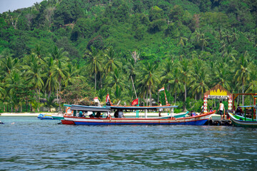 Fototapeta na wymiar People who take boats through the sea to cross to the island
