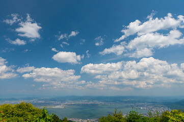 琵琶湖と青空