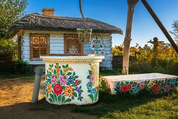 Zalipie - wieś z pięknymi malowanymi ręcznie domami w tradycyjne wzory