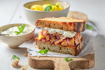 Healthy and homemade sandwich with mango, chicken and yoghurt sauce.