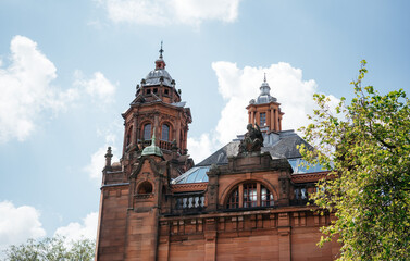 Fototapeta na wymiar Beautiful architecture of Kelvingrove Museum against blue sky with white clouds in Glasgow Scotland