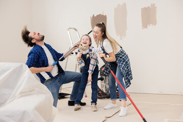 Dad, mom and daughter organized a concert for the purchase of a new apartment and renovations in...