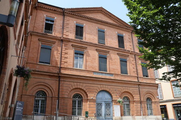Obraz premium Le palais de justice, vue de l'extérieur, ville de Montauban, département du Tarn et Garonne, France