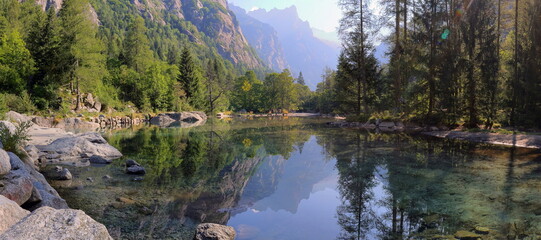 lago della val di mello in italia, mello valley lake in italy 