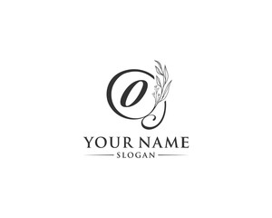 Beautiful letter O logo design, logo O vector, handwritten logo of signature, wedding, fashion shop, cosmetics shop, beauty shop, boutique, floral creative logo design.