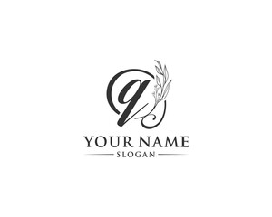 Beautiful letter Q logo design, logo Q vector, handwritten logo of signature, wedding, fashion shop, cosmetics shop, beauty shop, boutique, floral creative logo design.