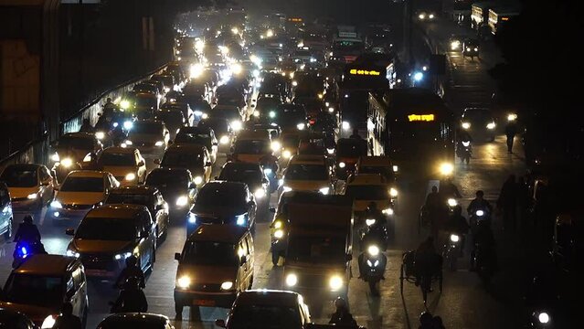 road traffic in delhi roads