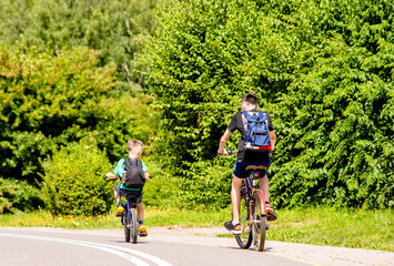 Fototapeta premium Cyclists ride on the bike path in the city Park 