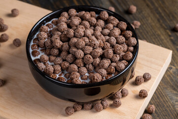 chocolate balls are used as a dry breakfast with the addition of milk or yogurt