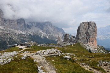Fototapeta na wymiar Dolomiti - Le Cinque Torri.