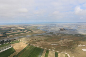 Vue a&eacute;rienne de la baie du Mont-Saint-Michel, France