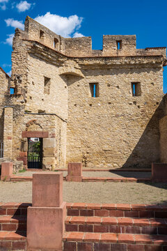 View of the Heidesheim Gate in the ruins of the Imperial Palace in Ingelheim/Germany