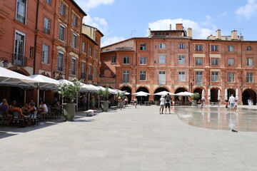 Naklejka premium La place nationale, ville de Montauban, département du Tarn et Garonne, France