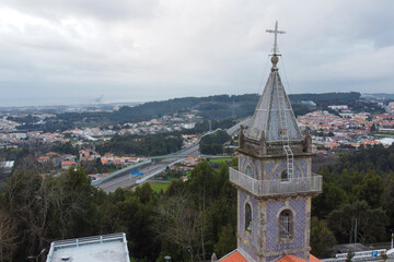 Vista aérea de drone sobre o Santuário de Nossa Senhora da Saúde, nos Carvalhos, Pedroso, Vila...
