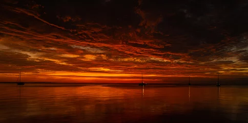 Selbstklebende Fototapeten Rot Lila Golden sunset at the sea. landscape with sunset over the ocean.  © Volodymyr