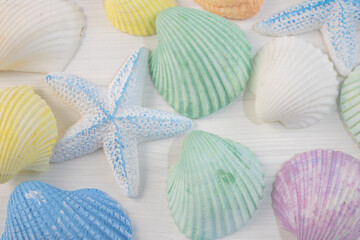 背景素材　カラフルな可愛い貝殻