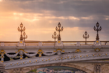 Obraz premium Line of Street light lamps in Pont Alexandre III, Paris, france