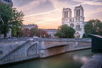 Fototapeta na wymiar Notre Dame Cathedral of Paris and Seine river at dramatic dawn, France