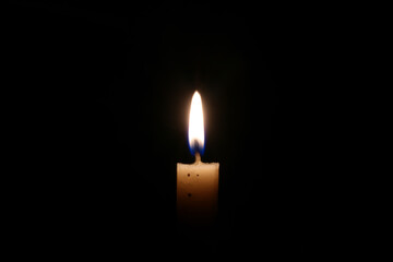 luz de vela en la obscuridad