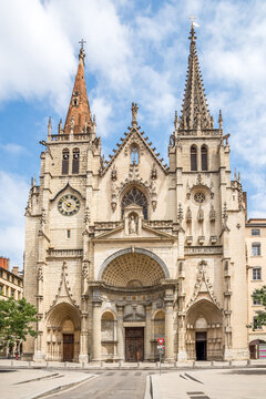 Fototapeta View at the Church of Saint Nizier in the streets of Lyon - France