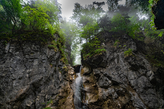 Sommer am Lainbach Wasserfall