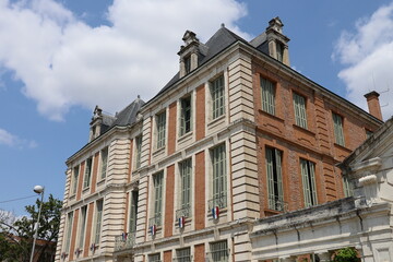 Fototapeta na wymiar La prefecture du Tarn et Garonne, vue de l'exterieur, ville de Montauban, département du Tarn et Garonne, France