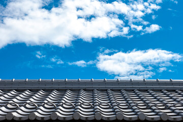 青空と屋根瓦