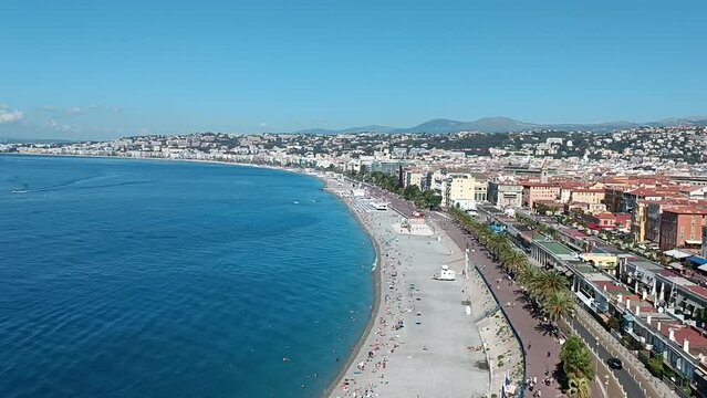 vue de la plage et de la ville de Nice	