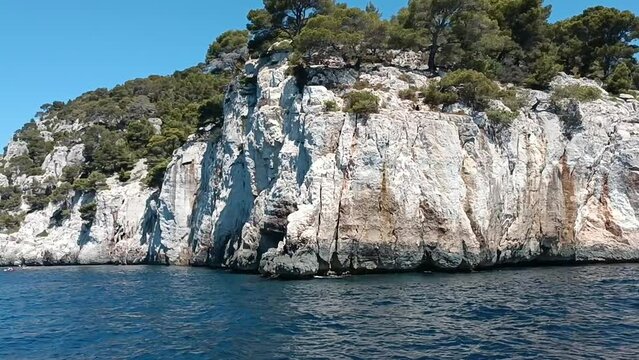 vue des calanques de Cassis en &eacute;t&eacute;