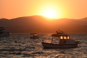Sonnenuntergang im Hafen von Sigacik, Türkei