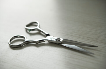 ヘアカット毛先のカットシーン