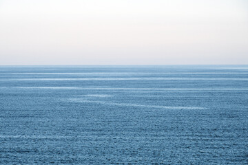 静かな朝の海