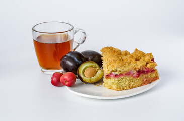 plum cake fruit juice in a glass