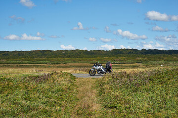 Naklejka premium 北海道道106号稚内天塩線とオートバイ 