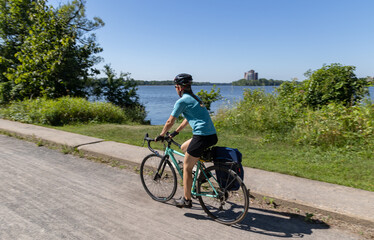 À Vélo le long de la rivière des Prairies