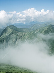 雲の中の万太郎山