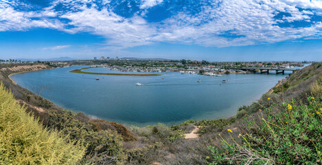 Fototapeta premium View of Newport Harbor at Castaways Park in Newport Beach in California
