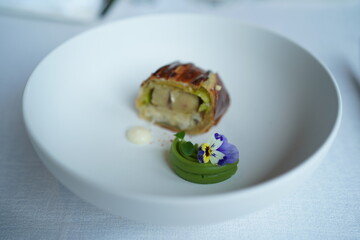 高級レストランで食べるフレンチ料理