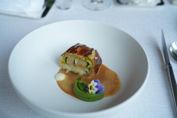 高級レストランで食べるフレンチ料理