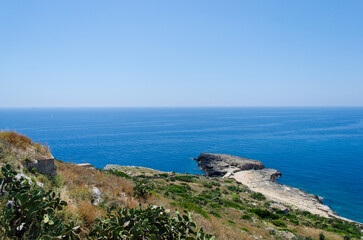 Fototapeta na wymiar Panorama del mar Mediterraneo visto dal santuario di Santa Maria di Leuca in Salento, Puglia, in una bella giornata di sole