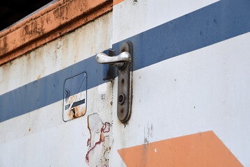 alter Personenzug, verrostet, lost place