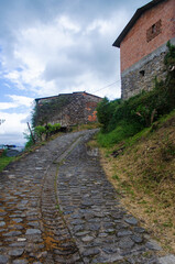 La salita che porta a un piccolo borgo della Garfagnana lungo la Via del Volto Santo, cammino che...