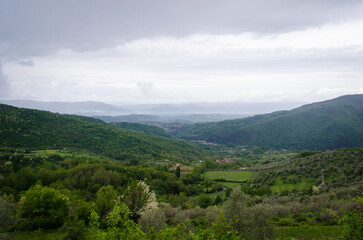 Fototapeta na wymiar Il panorama sulla Garfagnana dalla Via del Volto Santo, cammino che parte da Pontremoli e arriva a Lucca
