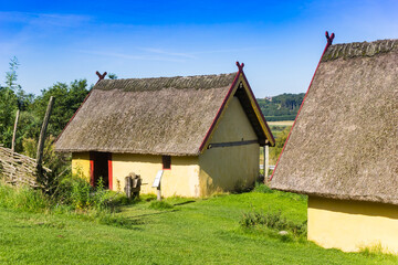 Fototapeta na wymiar Little house in the recontructed Viking village of Fyrkat near Hobro