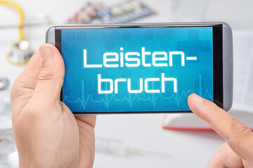 Smartphone mit dem Text Leistenbruch auf dem Display