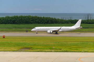 着陸する旅客機