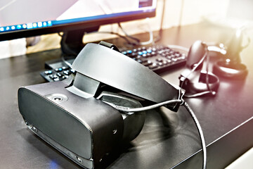 Virtual reality helmet, manipulators and computer