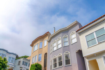 Fototapeta premium Low angle view of suburbs residences in San Francisco, California