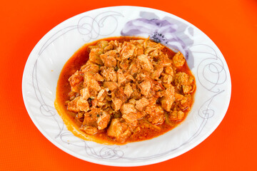 Sauteed chicken with carrots and peas ( Turkish ; Tavuk Sote )