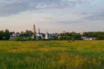 Fototapeta na wymiar summer panoramic photo of the city of Suzdal with churches at sunset летнее панорамное фото город Суздаль